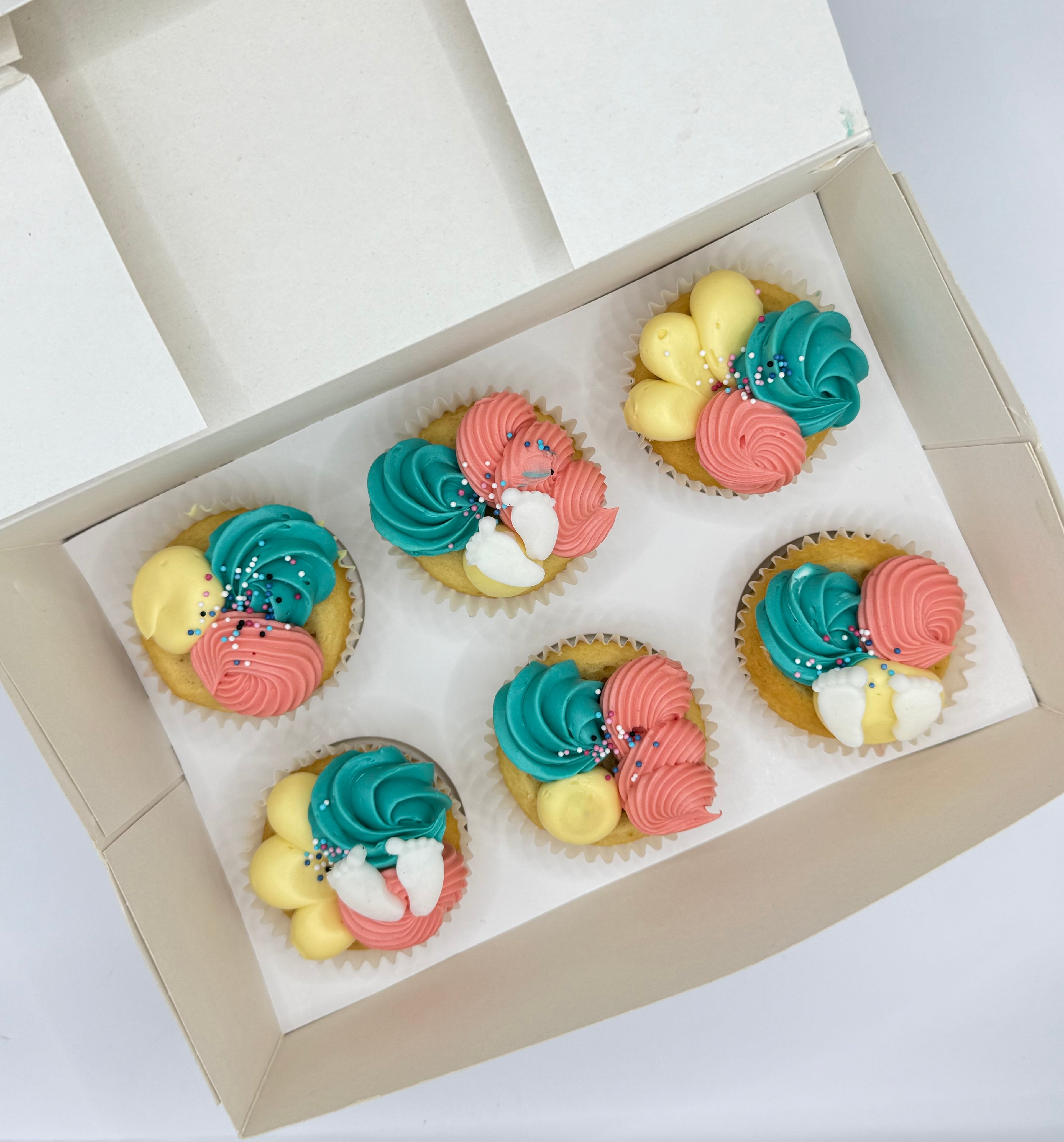 Gender reveal cupcakes